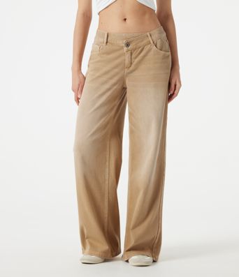 Halara Flex™ jeans décontractés asymétriques, taille basse, à jambe large, délavage coloré, avec poches.