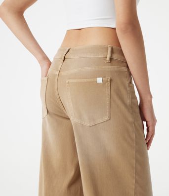 Halara Flex™ jeans décontractés asymétriques, taille basse, à jambe large, délavage coloré, avec poches.