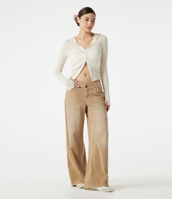 Halara Flex™ jeans décontractés asymétriques, taille basse, à jambe large, délavage coloré, avec poches.