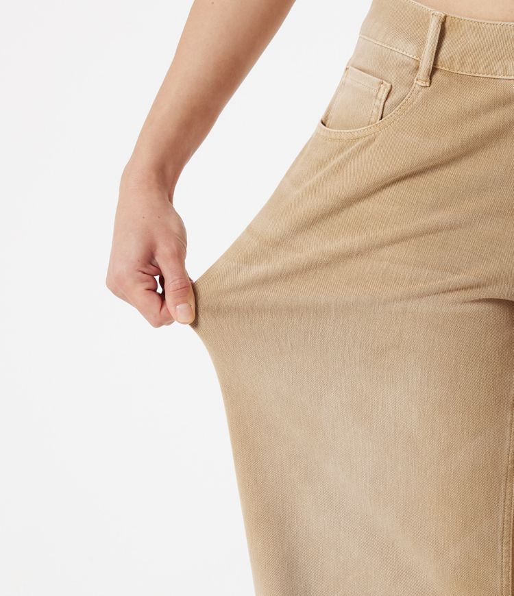 Halara Flex™ jeans décontractés asymétriques, taille basse, à jambe large, délavage coloré, avec poches.