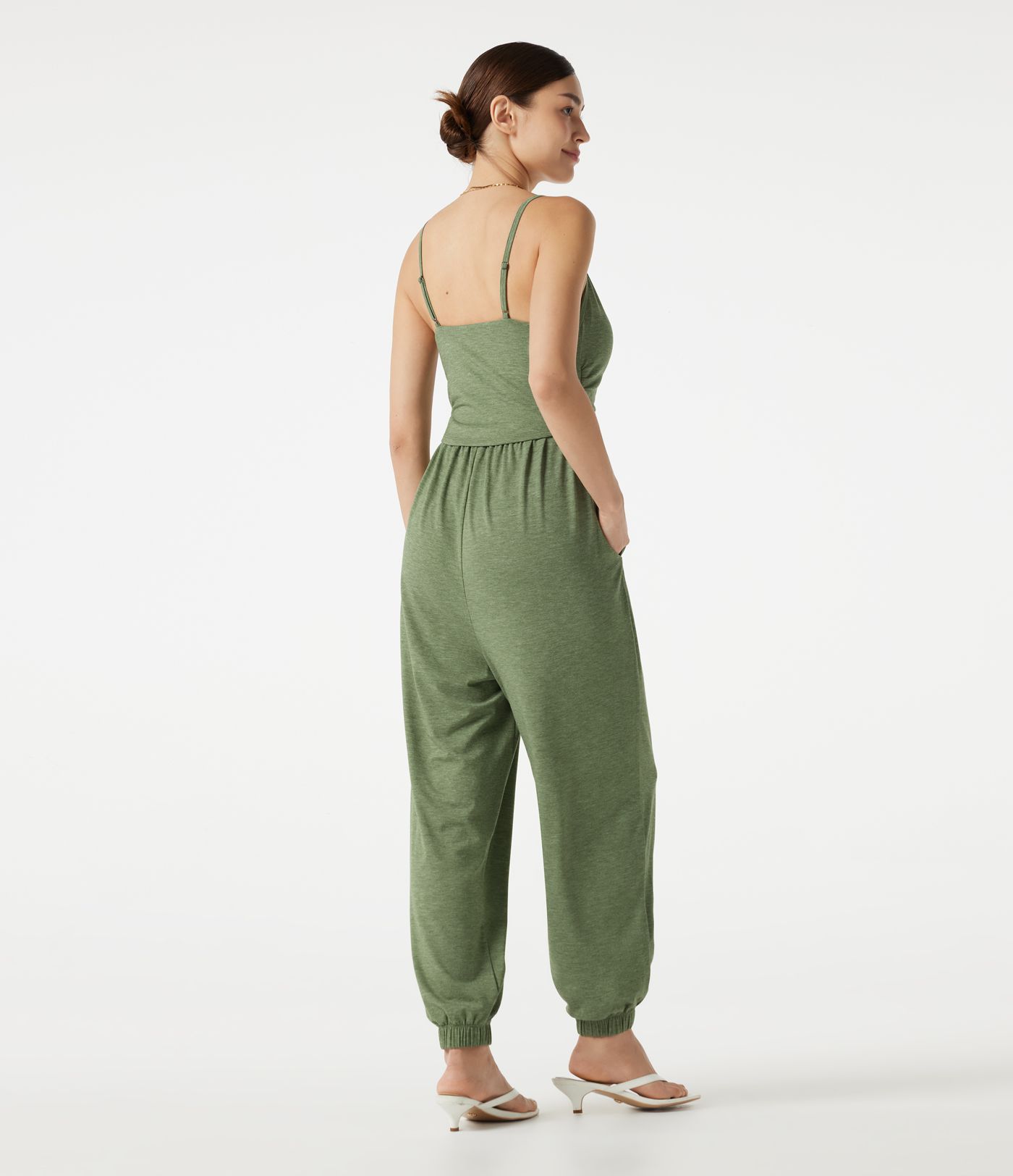 Verstellbare Träger, geraffter integrierter BH, melierter, lässiger Jogger-Jumpsuit mit Taschen - Easy Peezy