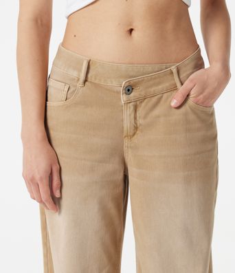 Halara Flex™ jeans décontractés asymétriques, taille basse, à jambe large, délavage coloré, avec poches.
