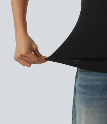 Débardeur casual en maille côtelée col U croisé avec découpe au dos et ourlet incurvé Débardeur casual en maille côtelée col U croisé avec découpe au dos et ourlet incurvé