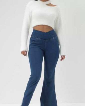 Halara Flex™ ハイウエスト クロスオーバー パネル付き ポケット付き 洗い加工 リラックスフィット ジーンズ Halara Flex™ ハイウエスト クロスオーバー パネル付き ポケット付き 洗い加工 リラックスフィット ジーンズ