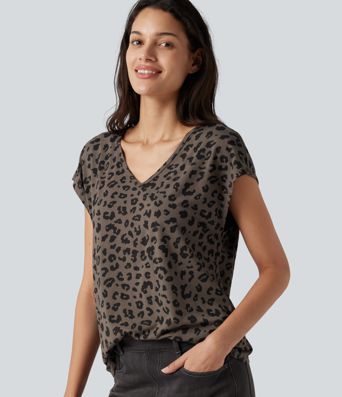 Camiseta casual de cuello en V manga corta con estampado de leopardo