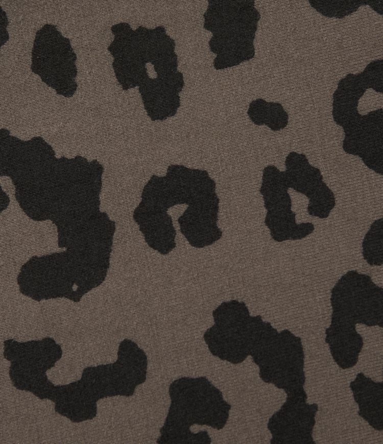 Camiseta casual de cuello en V manga corta con estampado de leopardo
