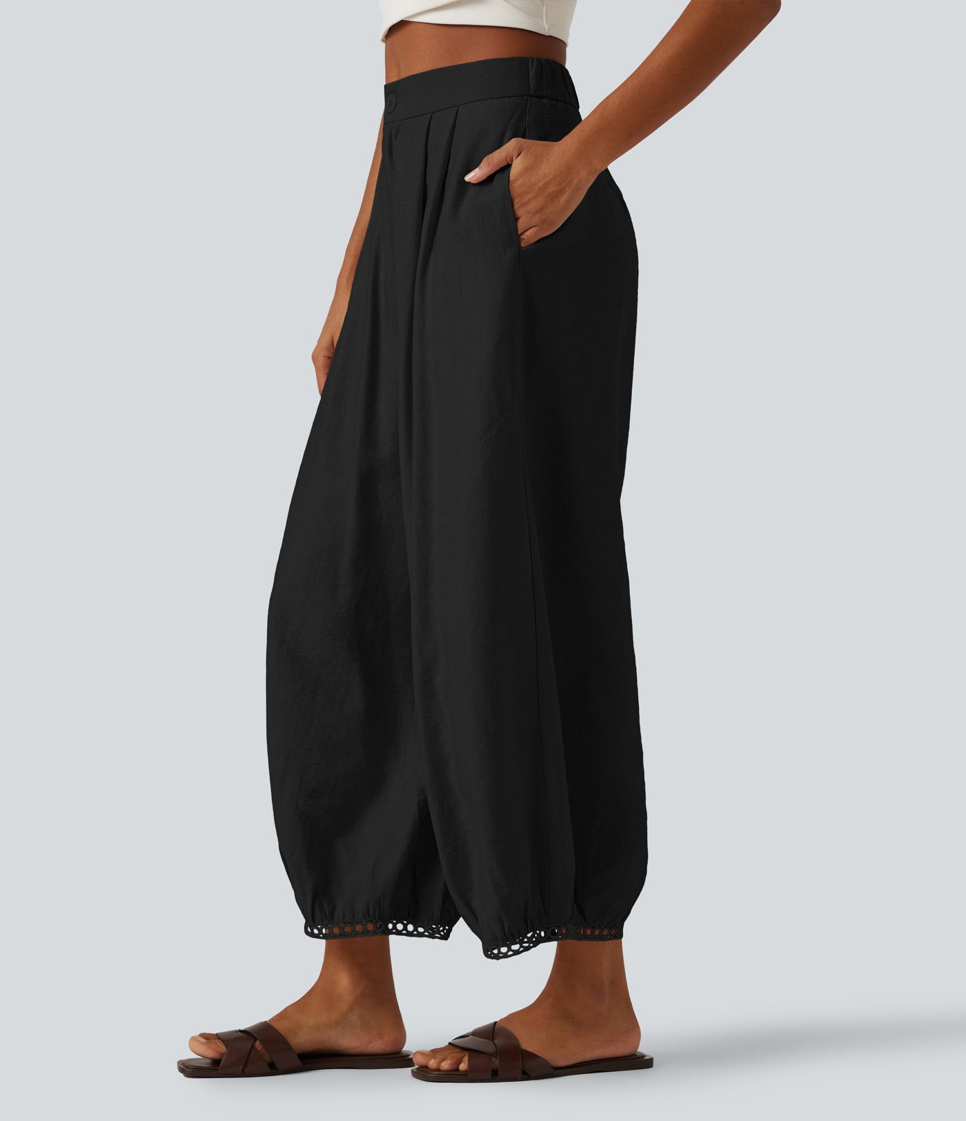 Lässige 7/8-Hose mit mittelhohem Bund, Seitentaschen, Leiterspitze und Barrel-Leg