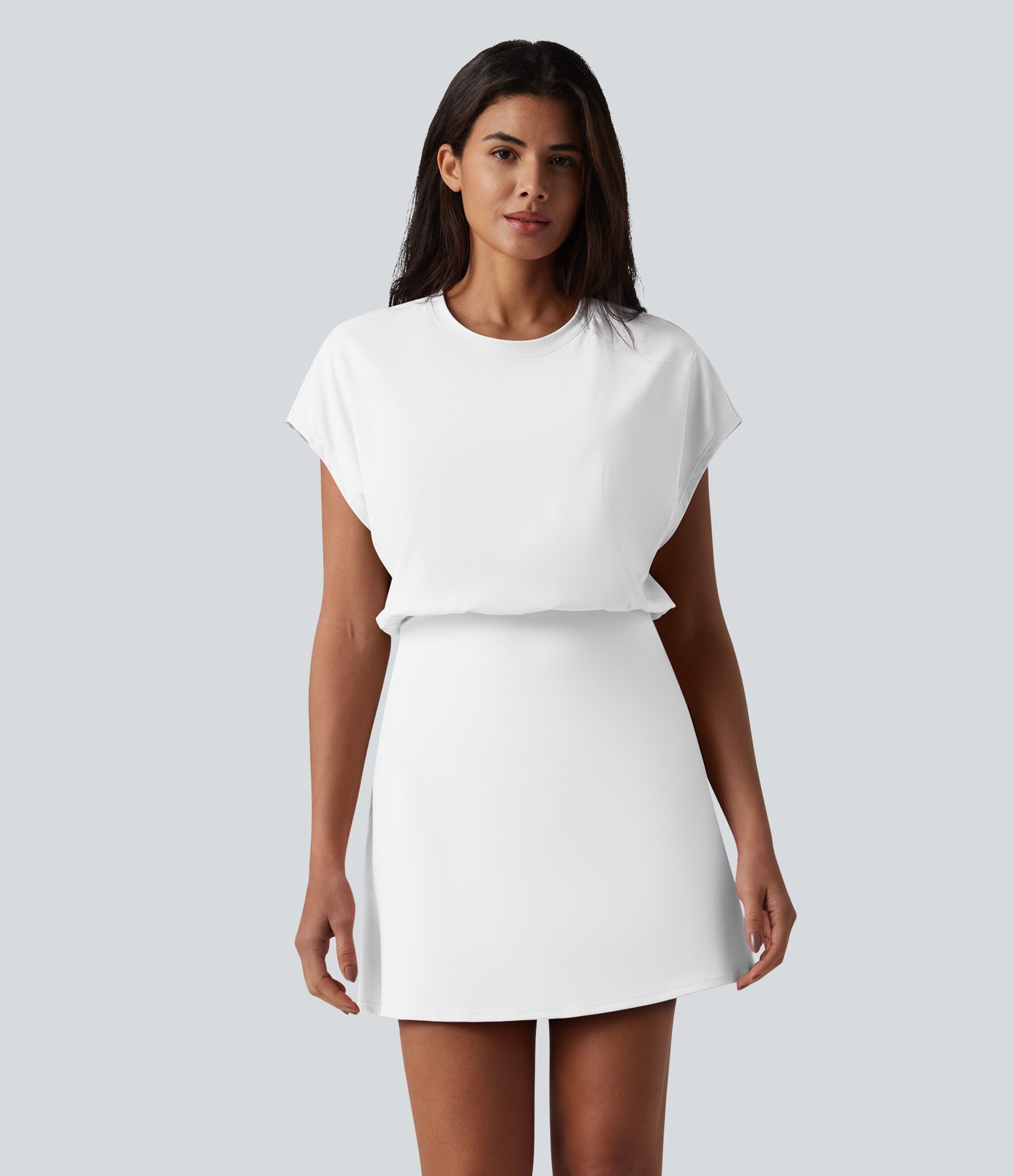 Robe de sport mini de yoga SoftlyZero™ Airy 2-en-1 effet frais InstantCool col rond à manches courtes, demi-zip et poches, accès facile Easy Peasy