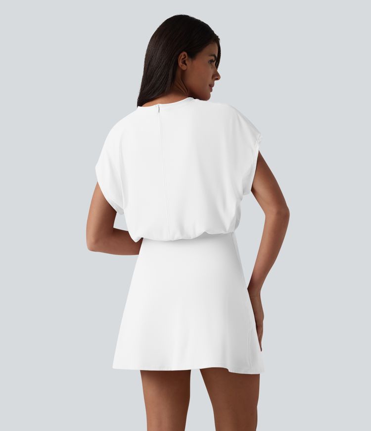 Robe de sport mini de yoga SoftlyZero™ Airy 2-en-1 effet frais InstantCool col rond à manches courtes, demi-zip et poches, accès facile Easy Peasy