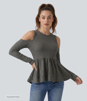 Camiseta casual de manga larga con cuello redondo, detalle cut-out, bajo con volante y tejido waffle