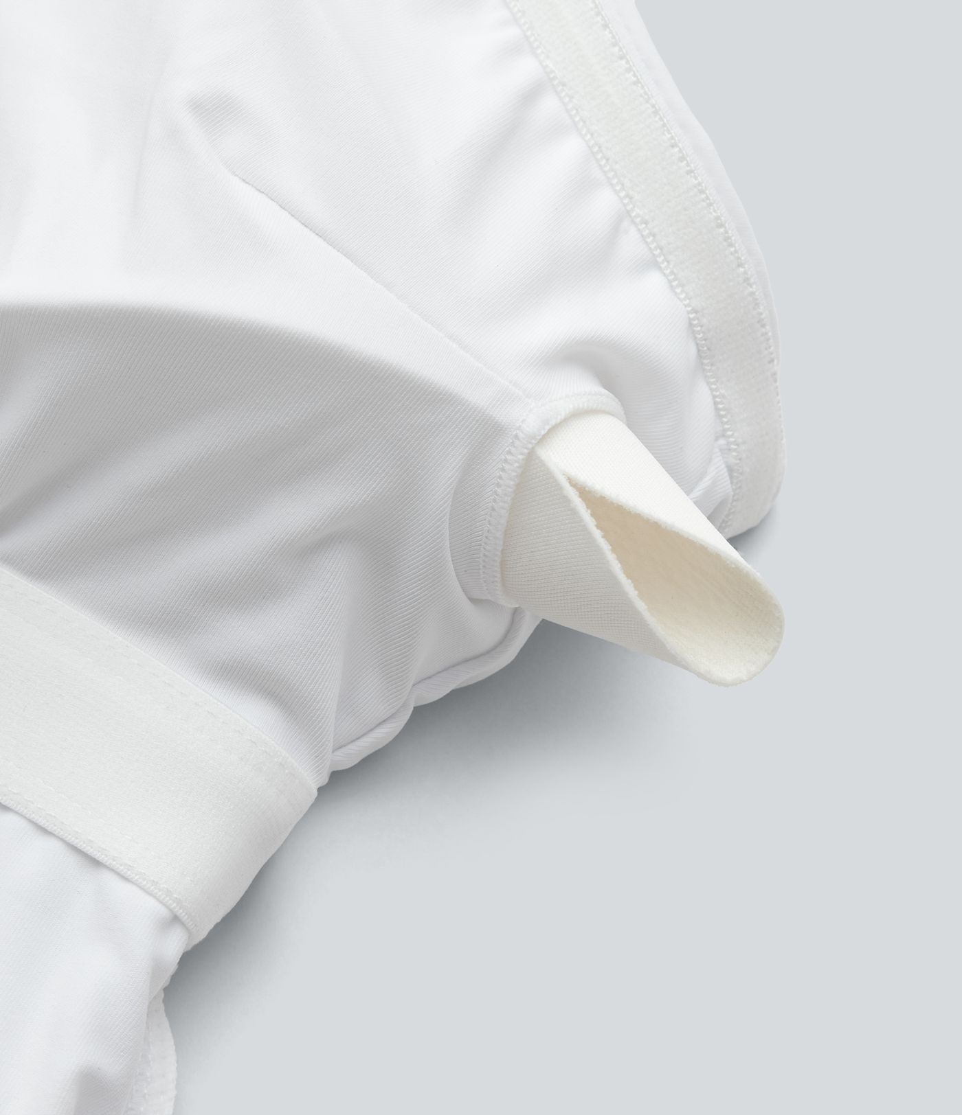 Robe nuisette mini avec brassière intégrée et dentelle contrastante en SoftlyZero™ Airy à toucher frais - UPF50+