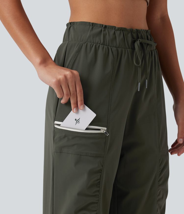 Lauf-Jogger mit mittelhohem Bund, Kordelzug, Raffung, schmal zulaufendem Schnitt, schnelltrocknend, kühlendem Griff und Taschen — UPF 40+