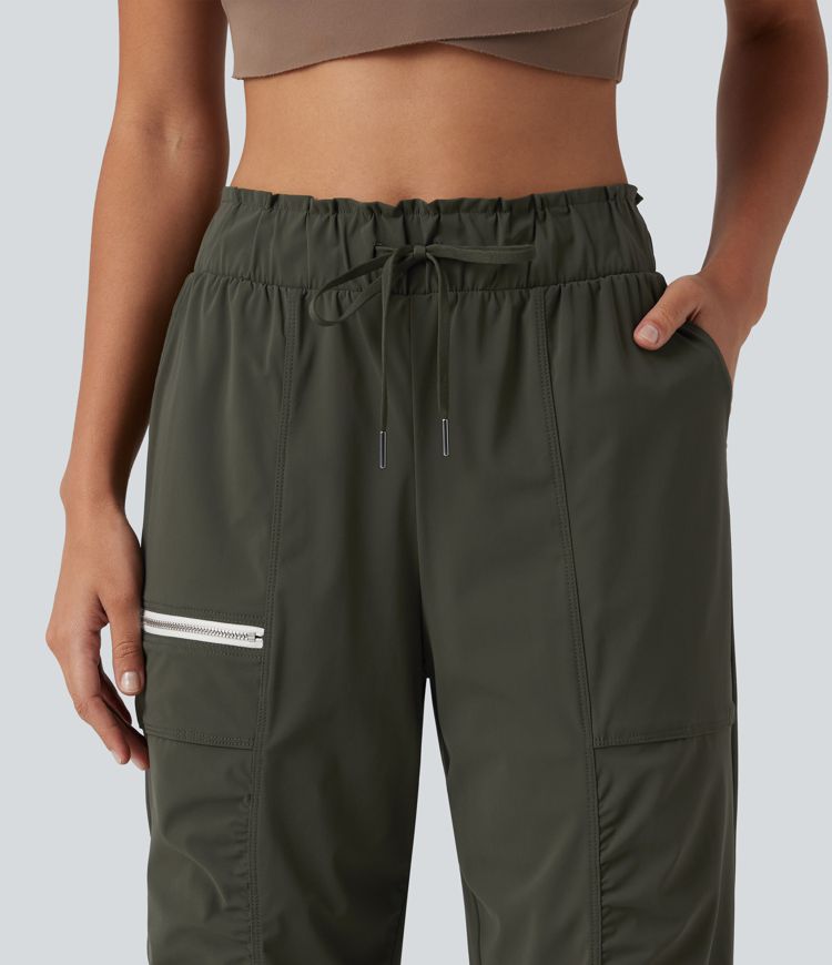Lauf-Jogger mit mittelhohem Bund, Kordelzug, Raffung, schmal zulaufendem Schnitt, schnelltrocknend, kühlendem Griff und Taschen — UPF 40+