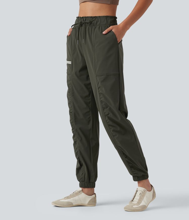 Lauf-Jogger mit mittelhohem Bund, Kordelzug, Raffung, schmal zulaufendem Schnitt, schnelltrocknend, kühlendem Griff und Taschen — UPF 40+