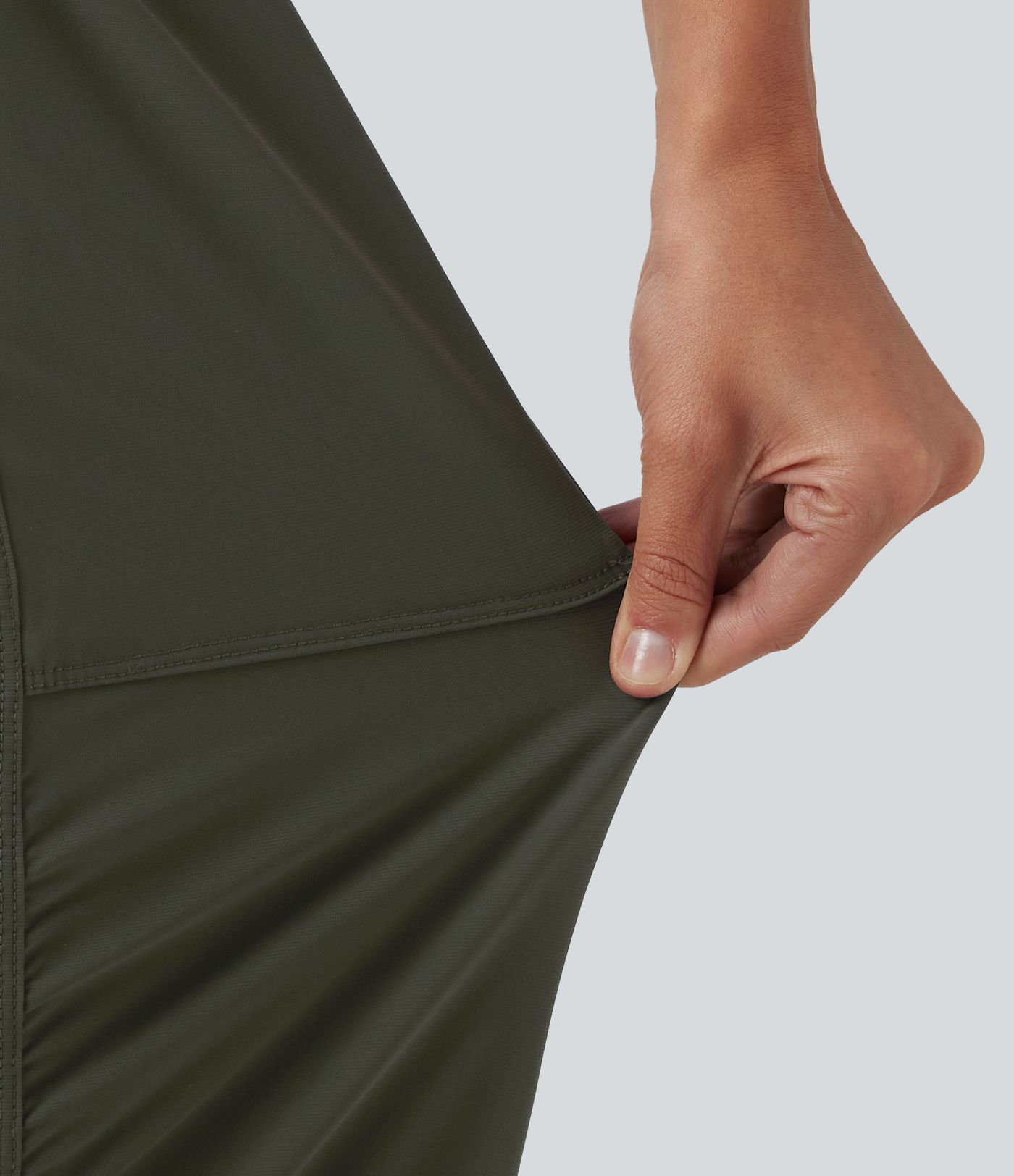 Lauf-Jogger mit mittelhohem Bund, Kordelzug, Raffung, schmal zulaufendem Schnitt, schnelltrocknend, kühlendem Griff und Taschen — UPF 40+