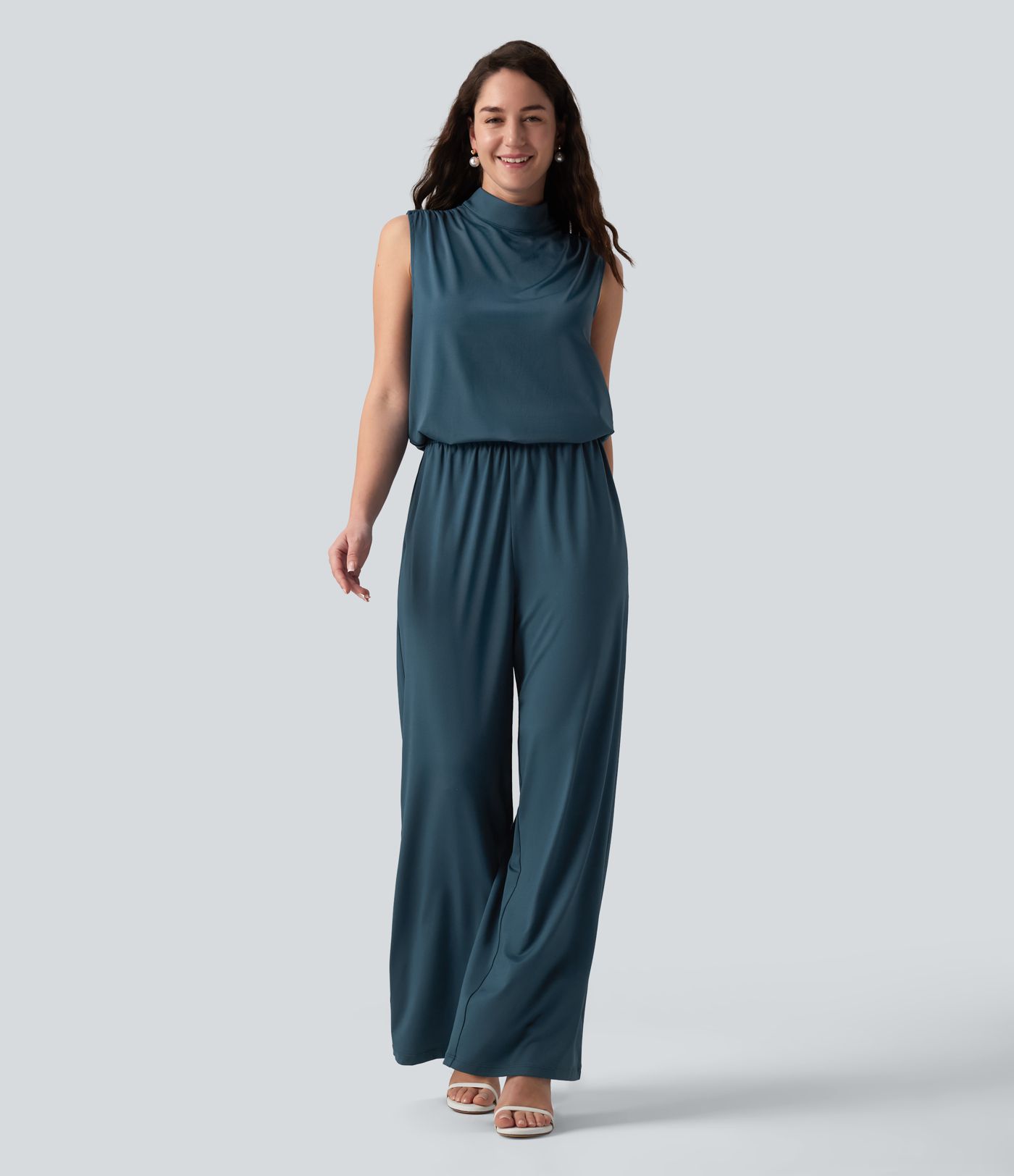 Ärmelloser Jumpsuit mit Stehkragen, Seitentaschen und geradem Bein für Brautjungfern und Hochzeitsgäste - Easy Peezy Ärmelloser Jumpsuit mit Stehkragen, Seitentaschen und geradem Bein für Brautjungfern und Hochzeitsgäste - Easy Peezy