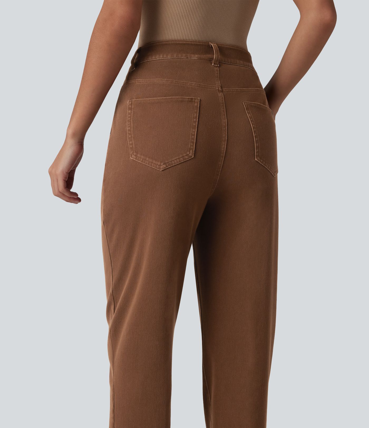 Halara Flex™ magas derekú, szűkülő szárú, munkához tervezett farmer zsebekkel