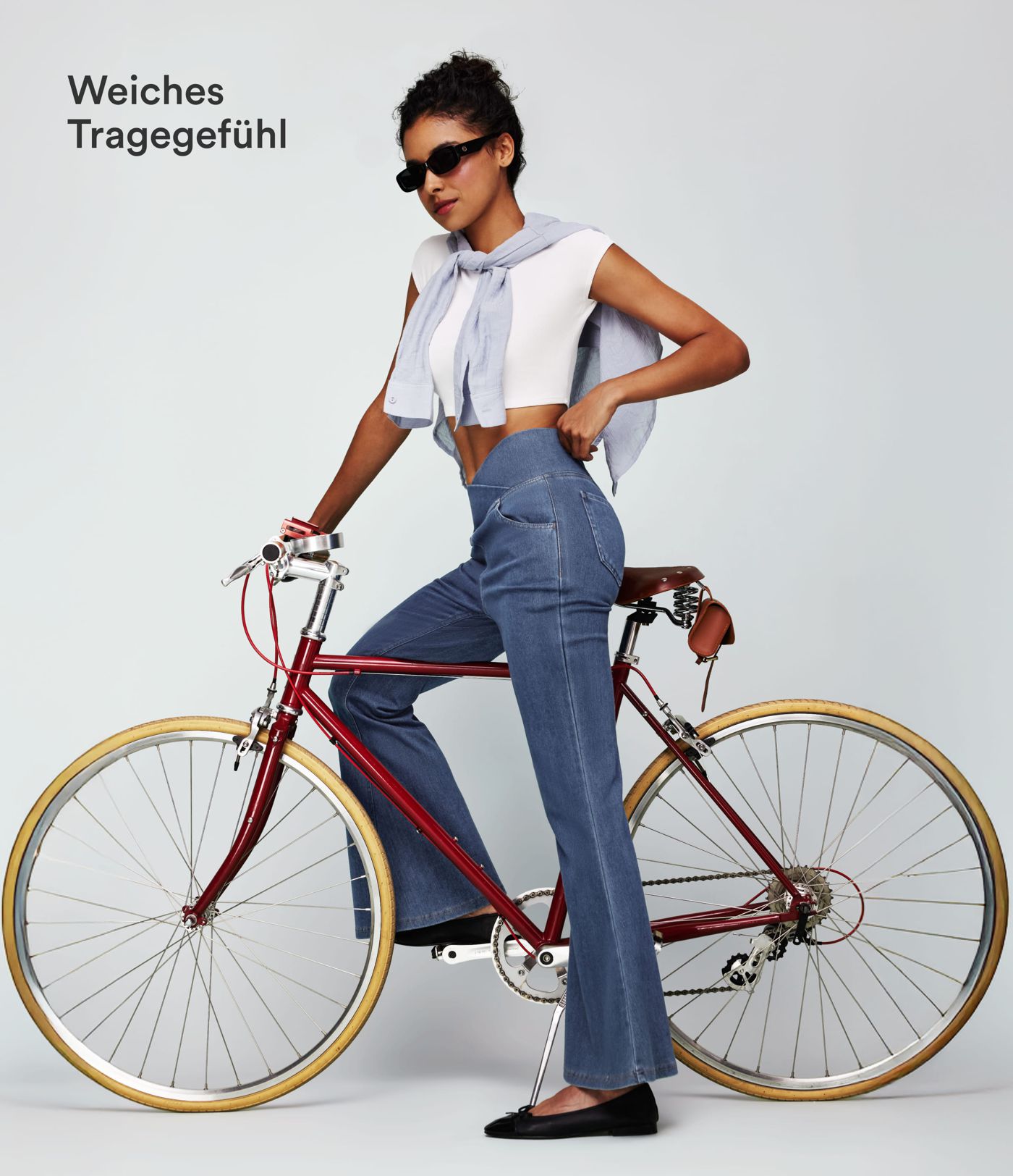 Halara Flex™ gewaschene, lässige Crossover-Flare-Jeans aus elastischem Strick-Denim mit Seitentaschen Halara Flex™ gewaschene, lässige Crossover-Flare-Jeans aus elastischem Strick-Denim mit Seitentaschen