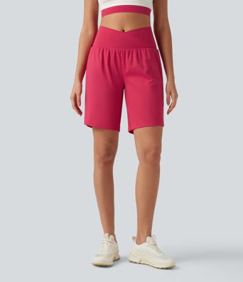 Short de yoga 2-en-1 taille haute croisée en SoftlyZero™ Airy à toucher frais 22,9 cm avec poches Short de yoga 2-en-1 taille haute croisée en SoftlyZero™ Airy à toucher frais 22,9 cm avec poches