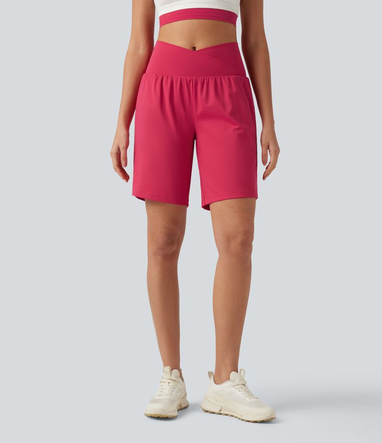Short de yoga 2-en-1 taille haute croisée en SoftlyZero™ Airy à toucher frais 22,9 cm avec poches Short de yoga 2-en-1 taille haute croisée en SoftlyZero™ Airy à toucher frais 22,9 cm avec poches