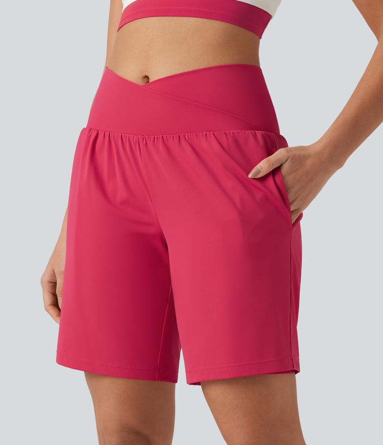 Short de yoga 2-en-1 taille haute croisée en SoftlyZero™ Airy à toucher frais 22,9 cm avec poches Short de yoga 2-en-1 taille haute croisée en SoftlyZero™ Airy à toucher frais 22,9 cm avec poches