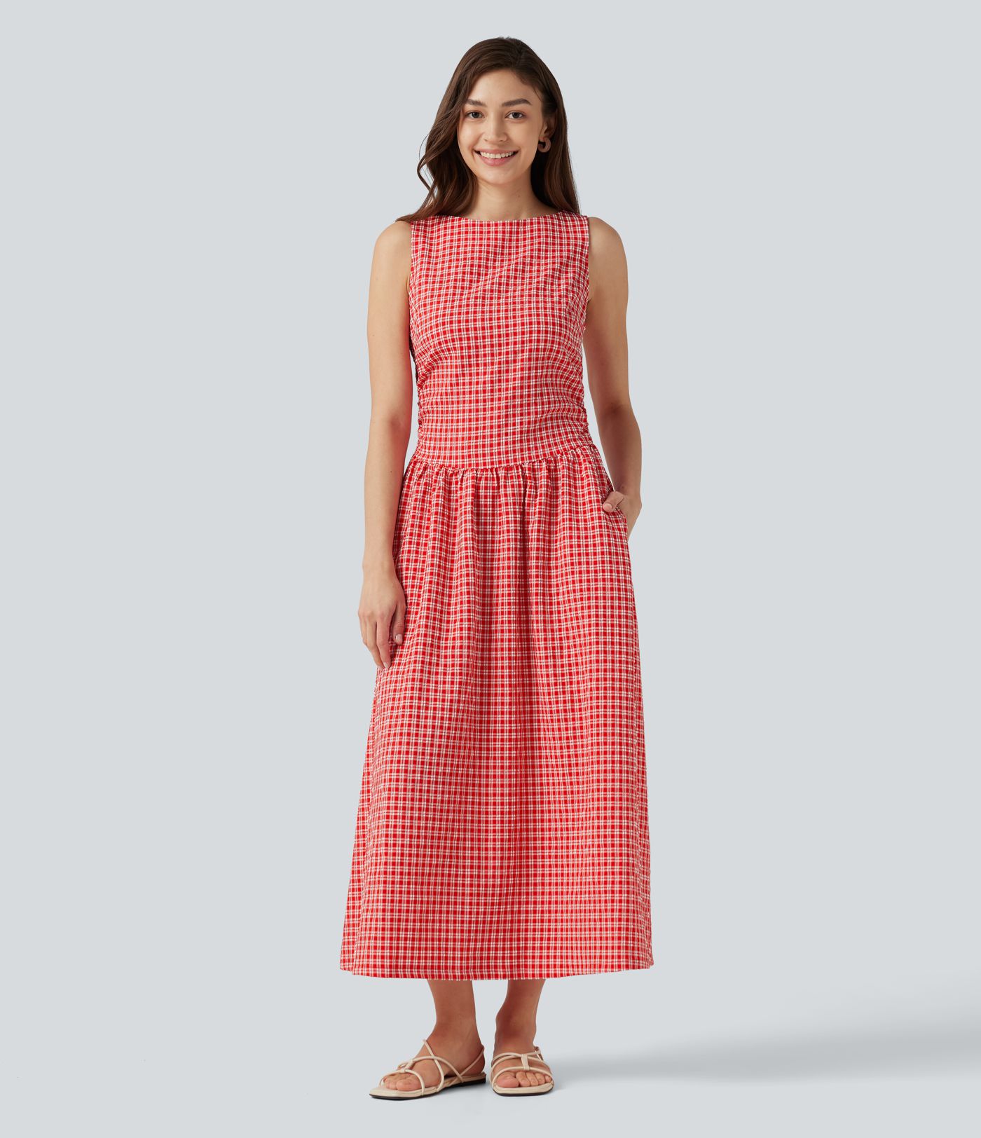 Robe midi décontractée à carreaux vichy, col bateau, sans manches, avec poches Robe midi décontractée à carreaux vichy, col bateau, sans manches, avec poches