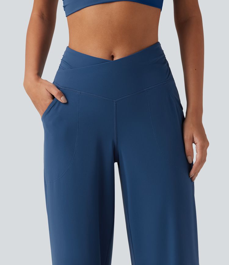 Pantalon de yoga Halara UltraSculpt™ taille haute, coupe droite et croisée, avec poches Pantalon de yoga Halara UltraSculpt™ taille haute, coupe droite et croisée, avec poches