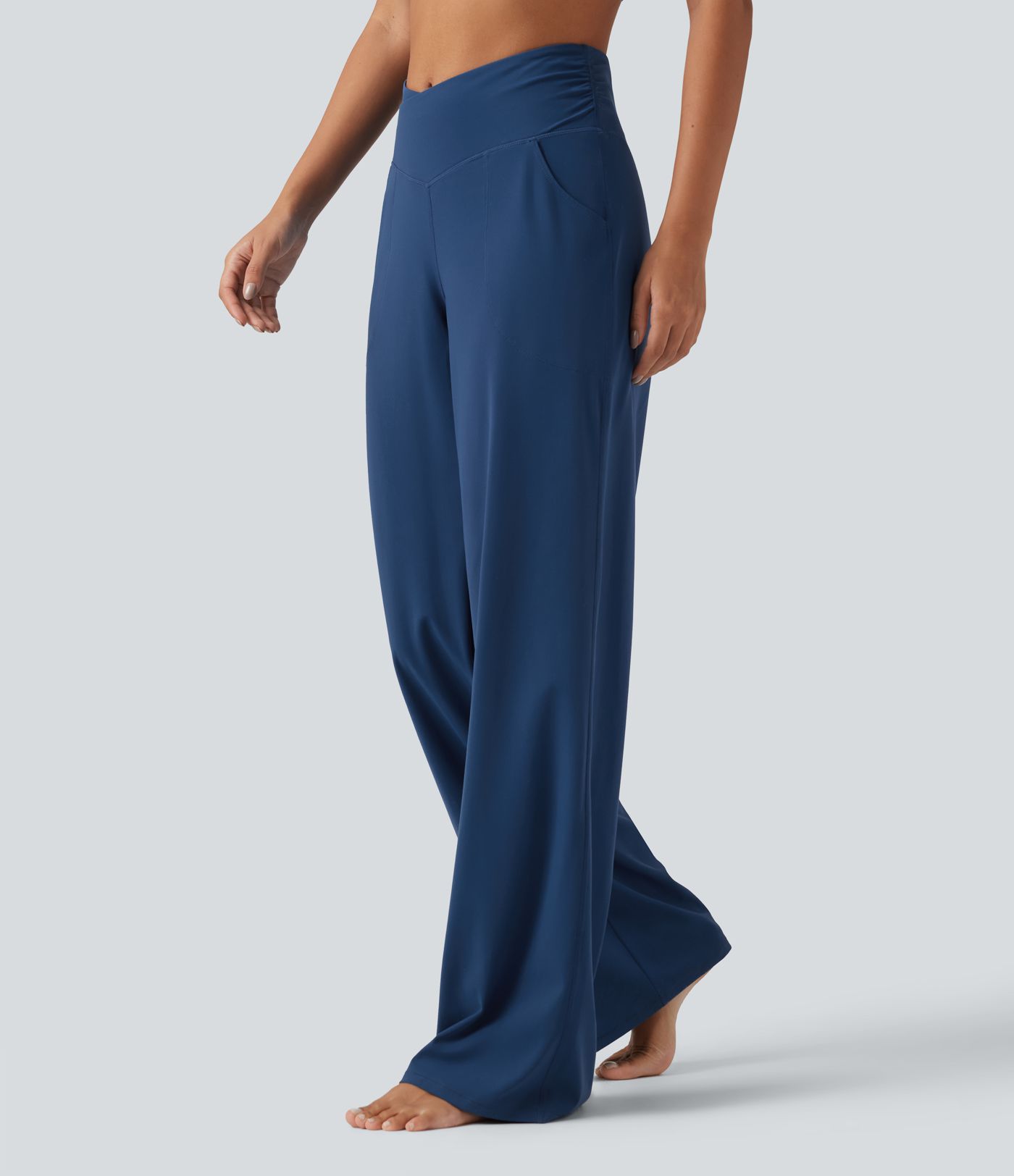 Pantalon de yoga Halara UltraSculpt™ taille haute, coupe droite et croisée, avec poches Pantalon de yoga Halara UltraSculpt™ taille haute, coupe droite et croisée, avec poches
