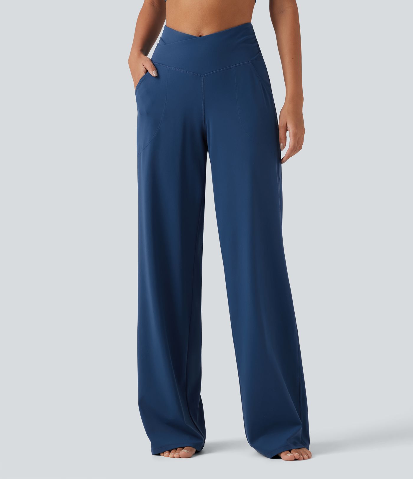 Pantalon de yoga Halara UltraSculpt™ taille haute, coupe droite et croisée, avec poches Pantalon de yoga Halara UltraSculpt™ taille haute, coupe droite et croisée, avec poches
