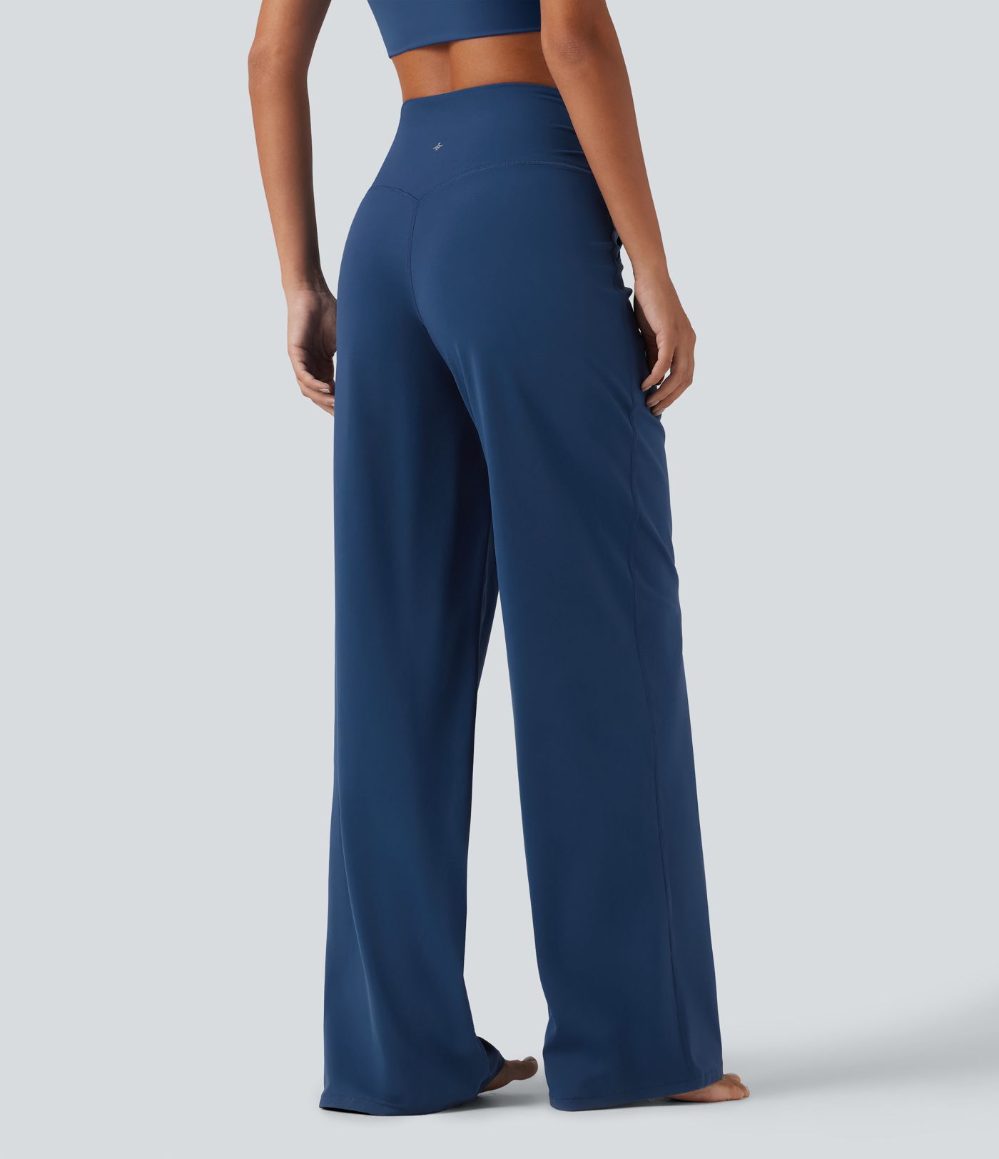 Pantalon de yoga Halara UltraSculpt™ taille haute, coupe droite et croisée, avec poches Pantalon de yoga Halara UltraSculpt™ taille haute, coupe droite et croisée, avec poches