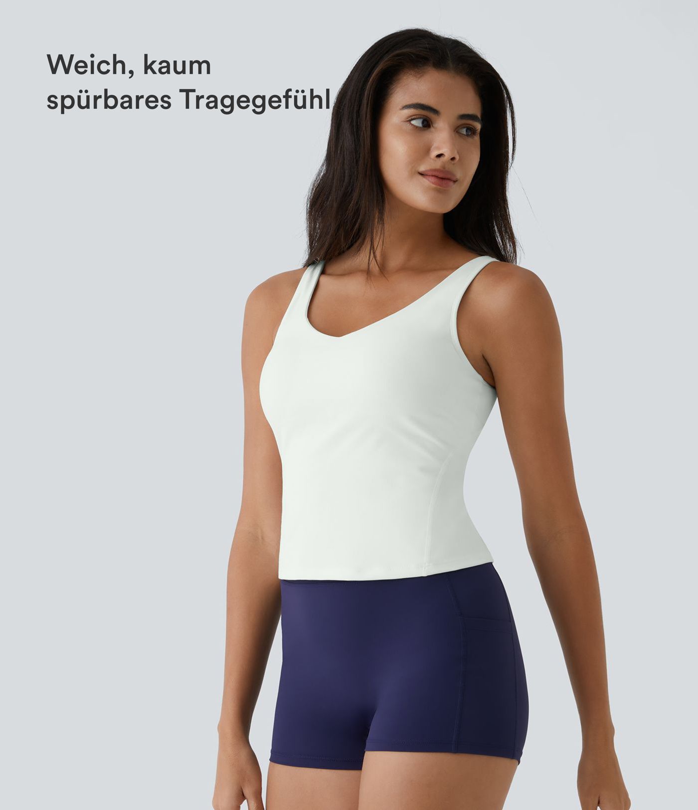Softlyzero™ gepolstertes schlichtes Tanktop mit V-Ausschnitt Softlyzero™ gepolstertes schlichtes Tanktop mit V-Ausschnitt