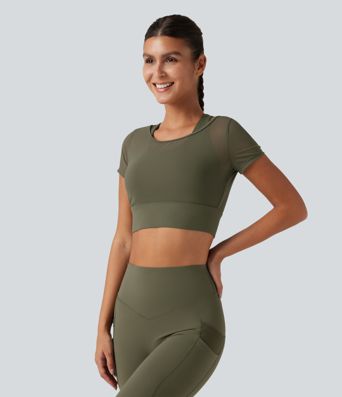 Crop top de running effet frais InstantCool à séchage rapide avec encolure bateau, mesh contrasté, manches courtes, coussinets amovibles et protection solaire UPF50+ Crop top de running effet frais InstantCool à séchage rapide avec encolure bateau, mesh contrasté, manches courtes, coussinets amovibles et protection solaire UPF50+