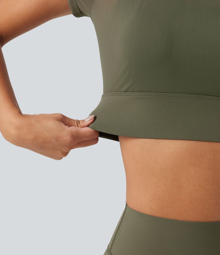 Crop top de running effet frais InstantCool à séchage rapide avec encolure bateau, mesh contrasté, manches courtes, coussinets amovibles et protection solaire UPF50+ Crop top de running effet frais InstantCool à séchage rapide avec encolure bateau, mesh contrasté, manches courtes, coussinets amovibles et protection solaire UPF50+
