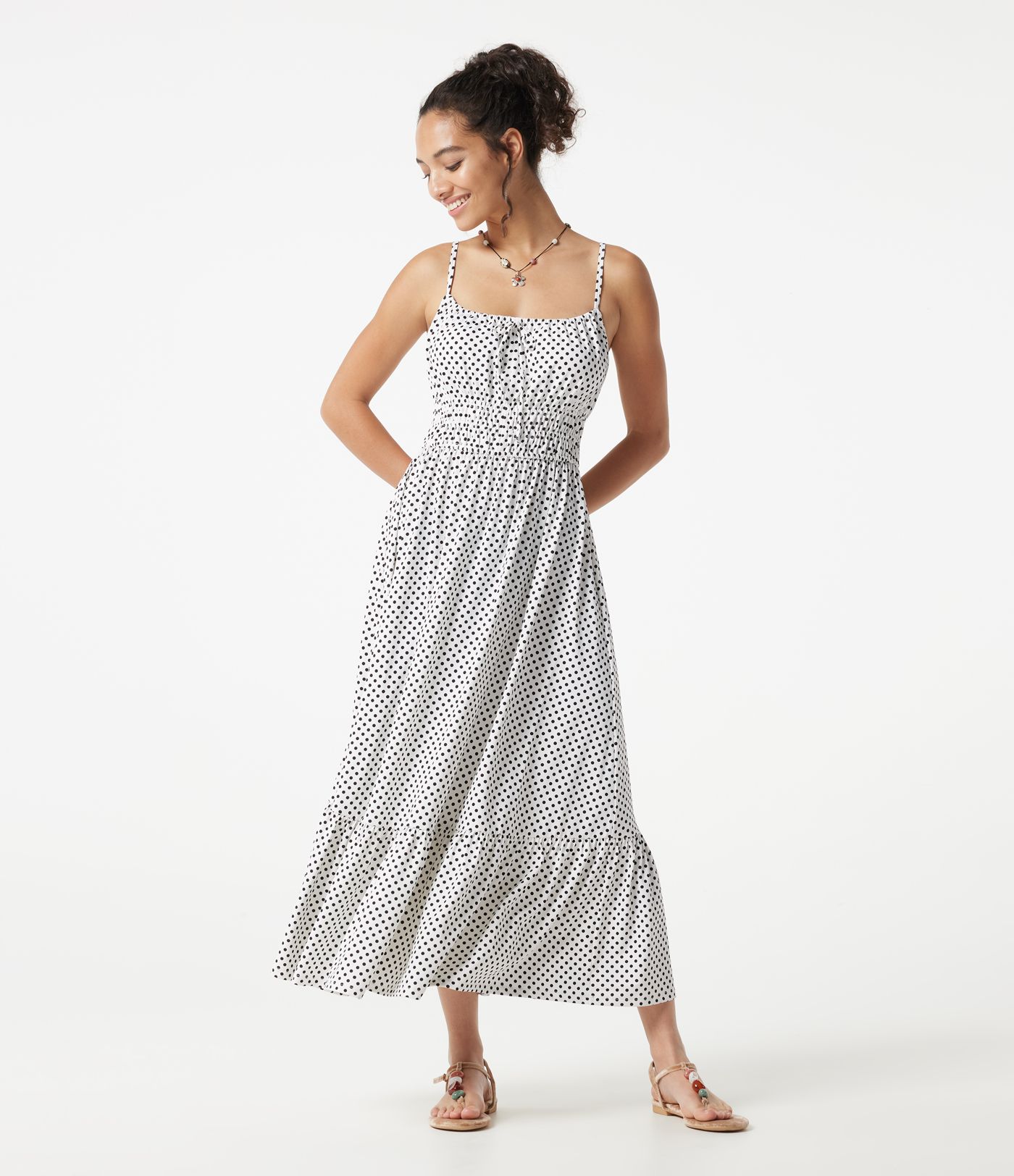 Fließendes Midi-Slipkleid mit Punkten und vorderer Bindung, lässig Fließendes Midi-Slipkleid mit Punkten und vorderer Bindung, lässig