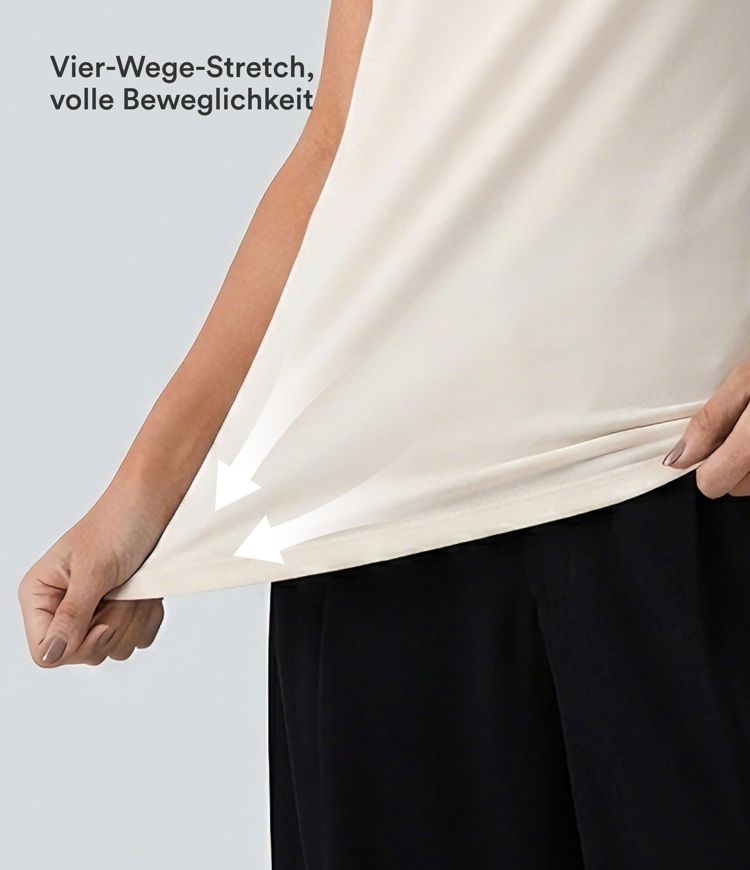 Geraffte Arbeits-Bluse mit Wasserfallausschnitt, kurzen Ärmeln und geschlitztem Saum Geraffte Arbeits-Bluse mit Wasserfallausschnitt, kurzen Ärmeln und geschlitztem Saum
