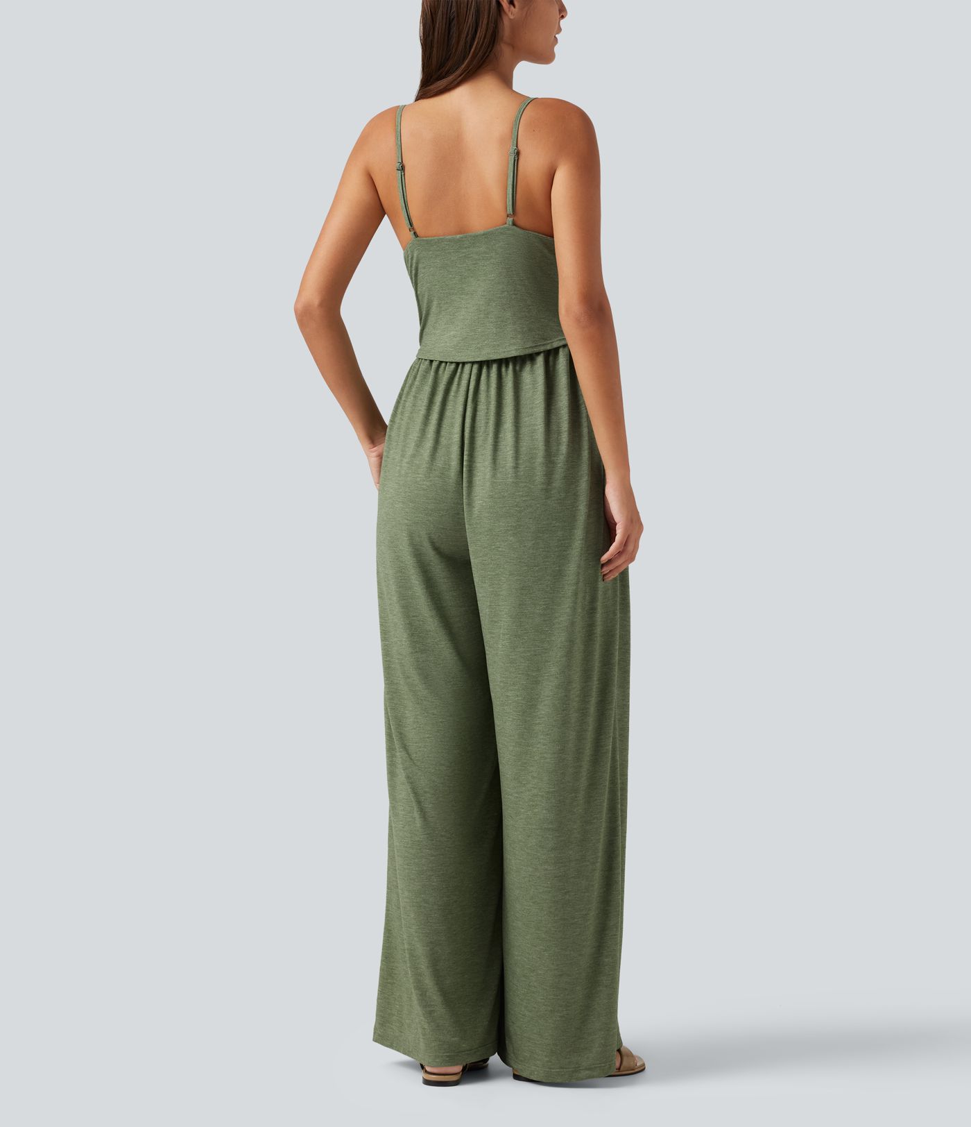 Lässiger, geraffter Umstands-Jumpsuit mit Seitentaschen, integriertem BH und weitem Bein - Easy Peezy Edition Lässiger, geraffter Umstands-Jumpsuit mit Seitentaschen, integriertem BH und weitem Bein - Easy Peezy Edition