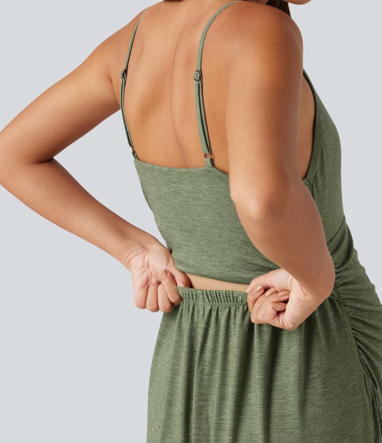 Lässiger, geraffter Umstands-Jumpsuit mit Seitentaschen, integriertem BH und weitem Bein - Easy Peezy Edition Lässiger, geraffter Umstands-Jumpsuit mit Seitentaschen, integriertem BH und weitem Bein - Easy Peezy Edition