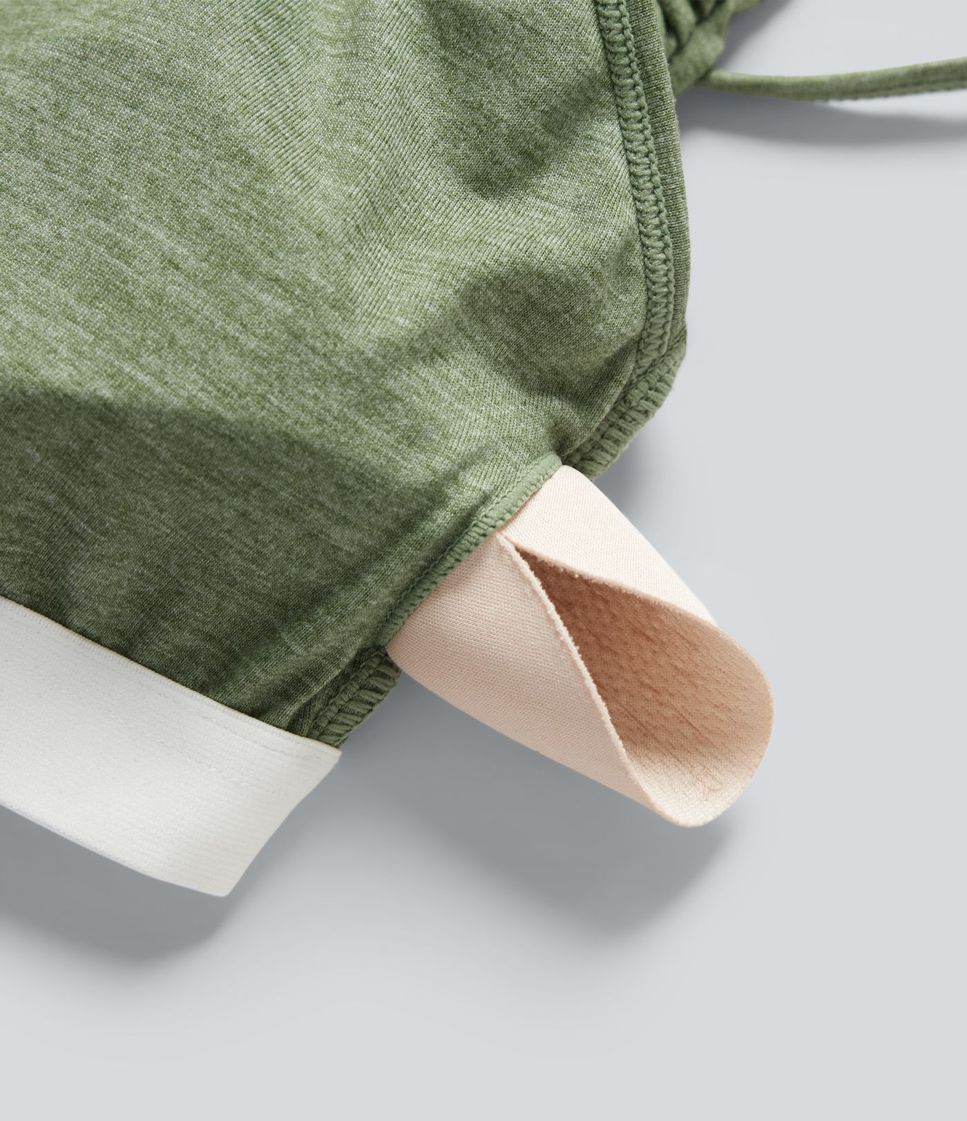 Lässiger, geraffter Umstands-Jumpsuit mit Seitentaschen, integriertem BH und weitem Bein - Easy Peezy Edition Lässiger, geraffter Umstands-Jumpsuit mit Seitentaschen, integriertem BH und weitem Bein - Easy Peezy Edition