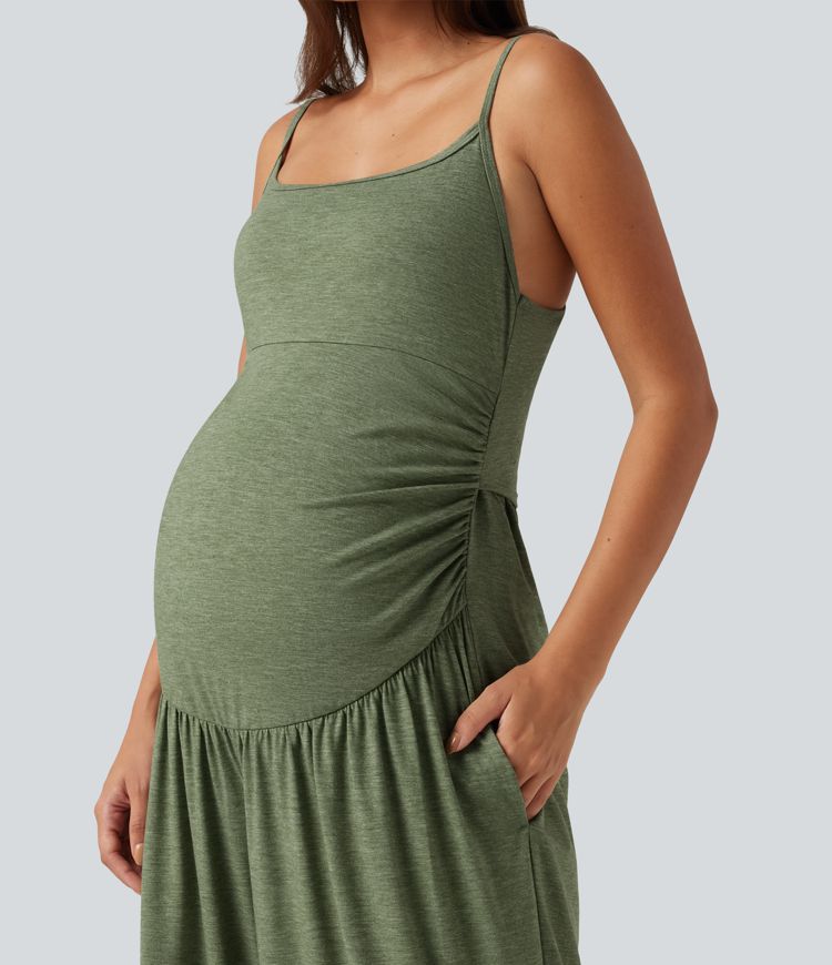 Lässiger, geraffter Umstands-Jumpsuit mit Seitentaschen, integriertem BH und weitem Bein - Easy Peezy Edition Lässiger, geraffter Umstands-Jumpsuit mit Seitentaschen, integriertem BH und weitem Bein - Easy Peezy Edition