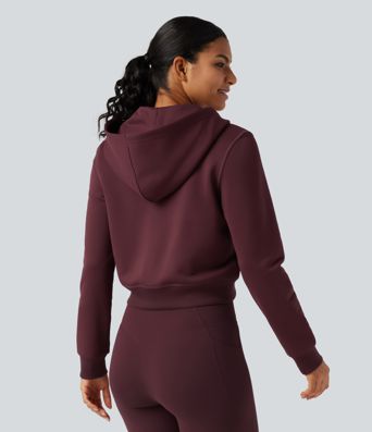Fleece-Trainingsjacke mit Kapuze, Seitentaschen und langen Ärmeln Fleece-Trainingsjacke mit Kapuze, Seitentaschen und langen Ärmeln