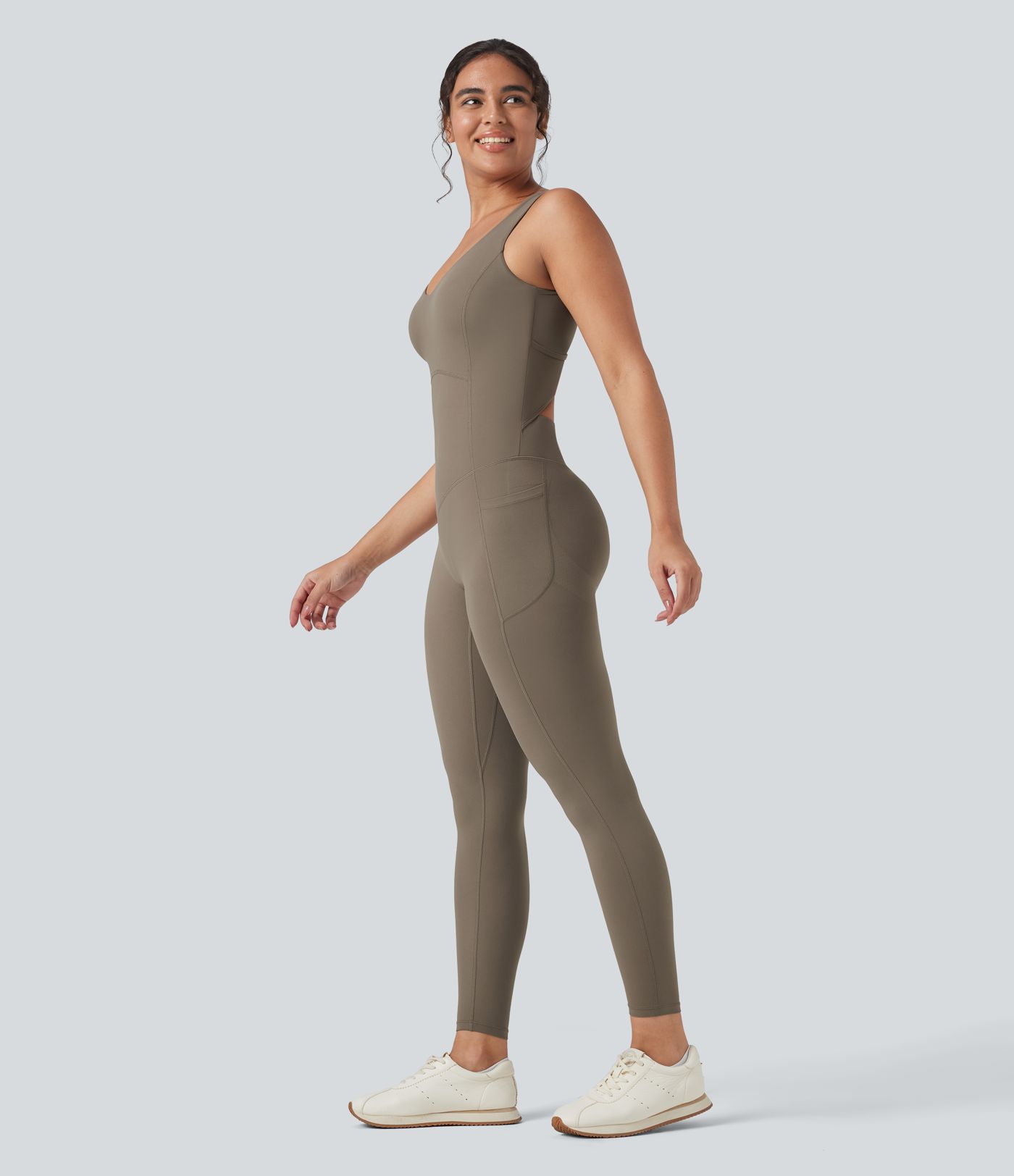 Combinaison de sport Halara UltraSculpt™ col V gainante push-up à poches Combinaison de sport Halara UltraSculpt™ col V gainante push-up à poches