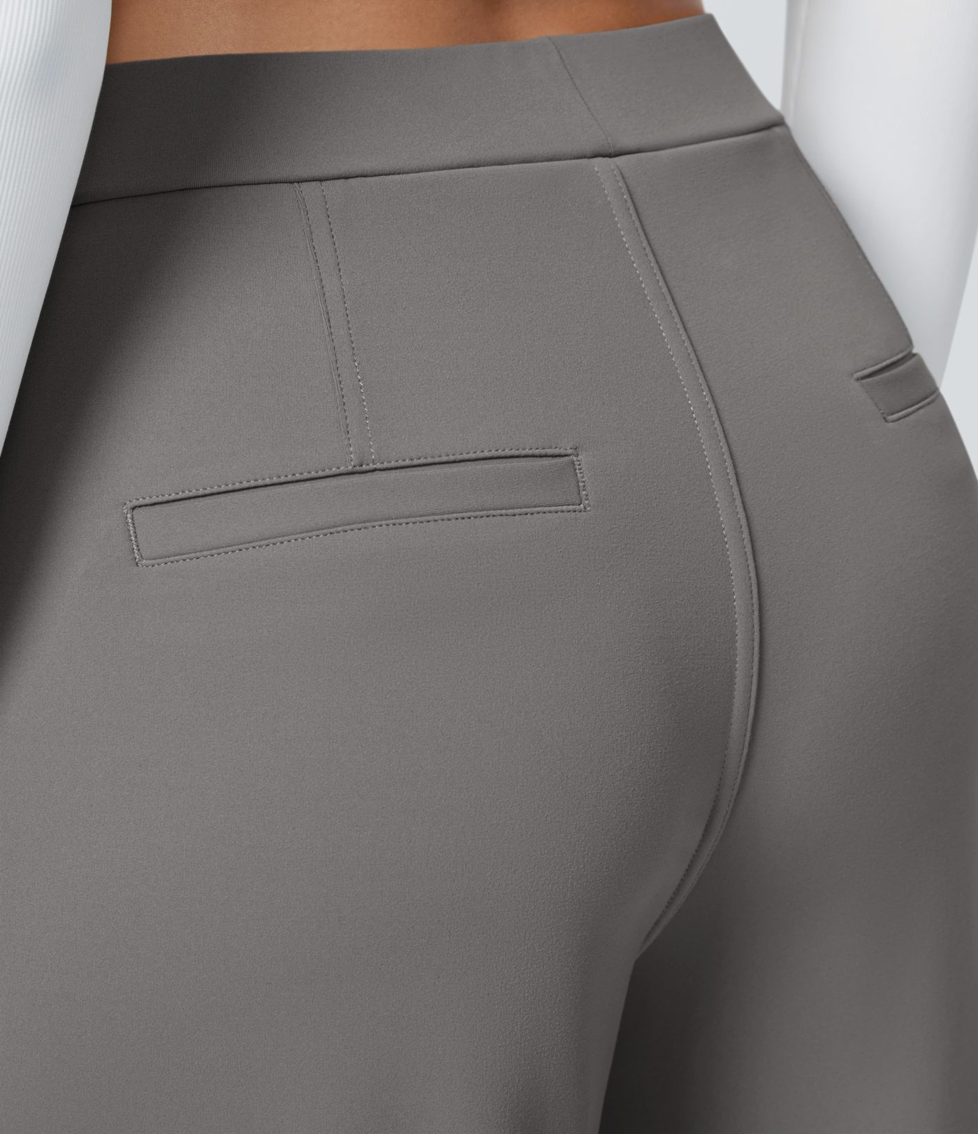 Halara Flex™ plissierte dehnbare Stoffhose mit hohem Bund, Seitentaschen und geradem Bein
