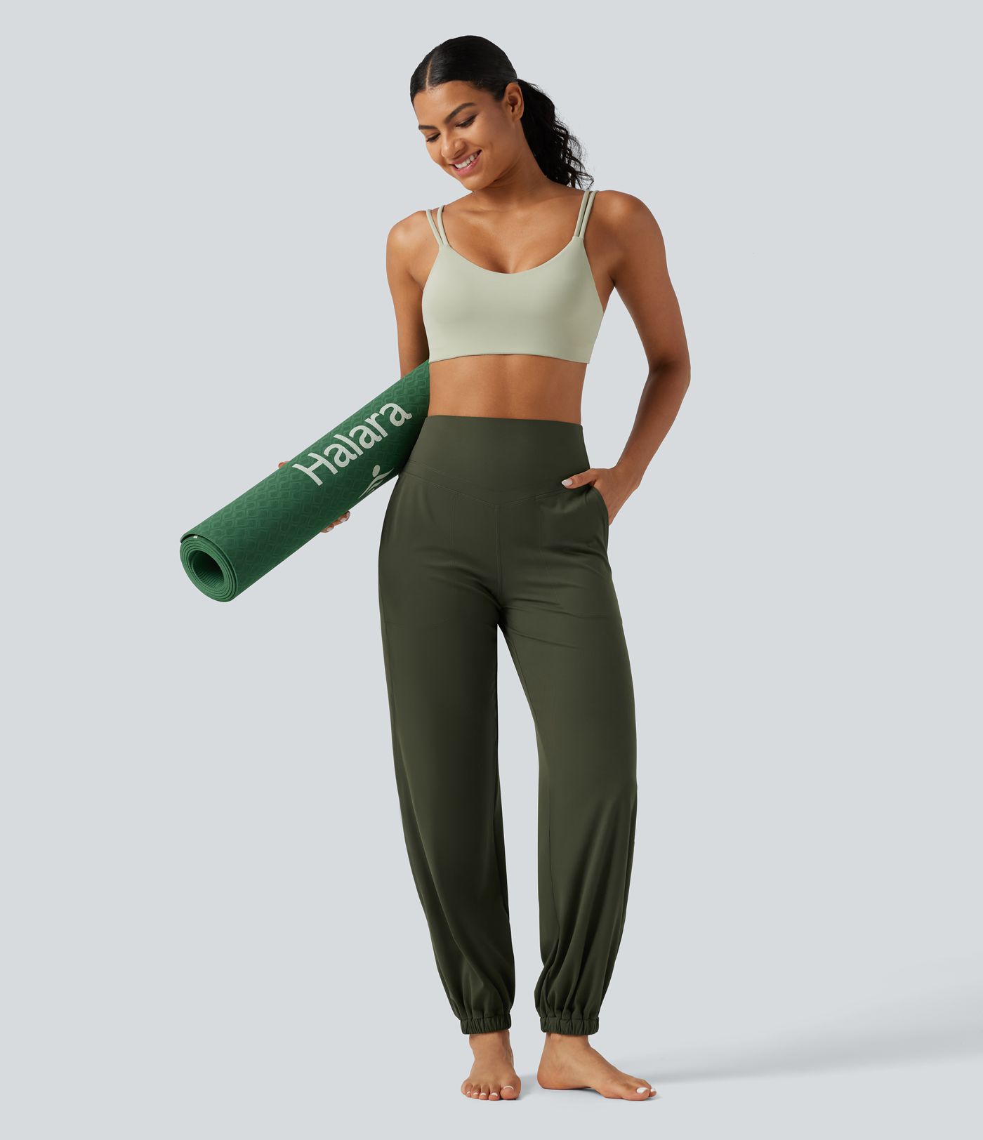 Halara UltraSculpt™ - Schmal zulaufende Yoga-Jogginghose mit hohem Bund, Seitentaschen und Bauchkontrolle Halara UltraSculpt™ - Schmal zulaufende Yoga-Jogginghose mit hohem Bund, Seitentaschen und Bauchkontrolle