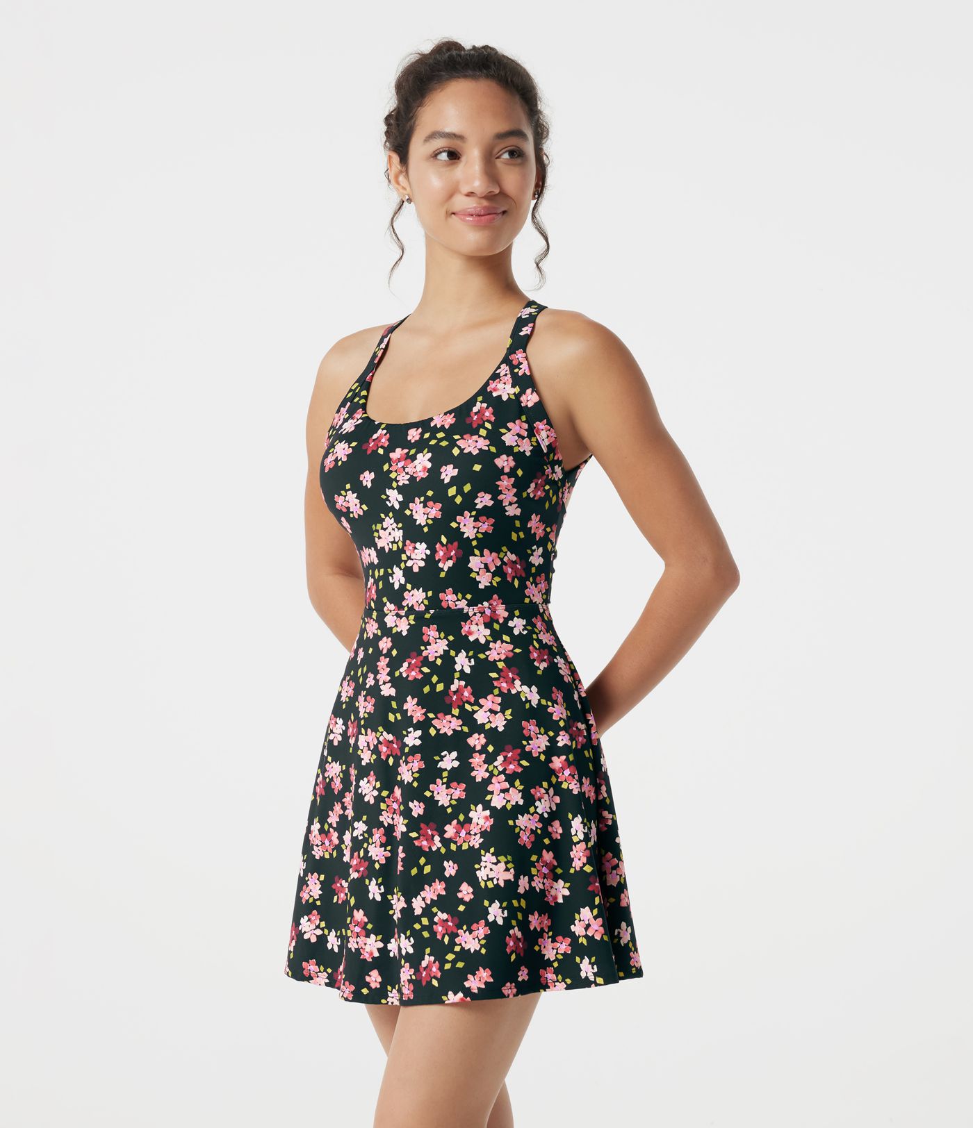 Robe active mini 2-en-1 pour la danse à petit motif fleuri, avec soutien-gorge intégré et poches - Édition Easy Peezy Robe active mini 2-en-1 pour la danse à petit motif fleuri, avec soutien-gorge intégré et poches - Édition Easy Peezy