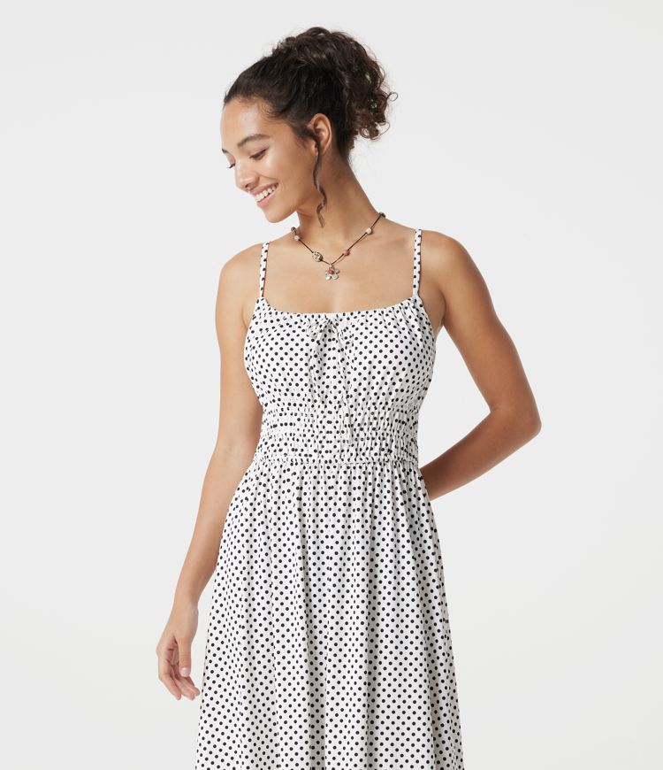 Robe nuisette midi fluide à pois avec lien à nouer à l’avant Robe nuisette midi fluide à pois avec lien à nouer à l’avant