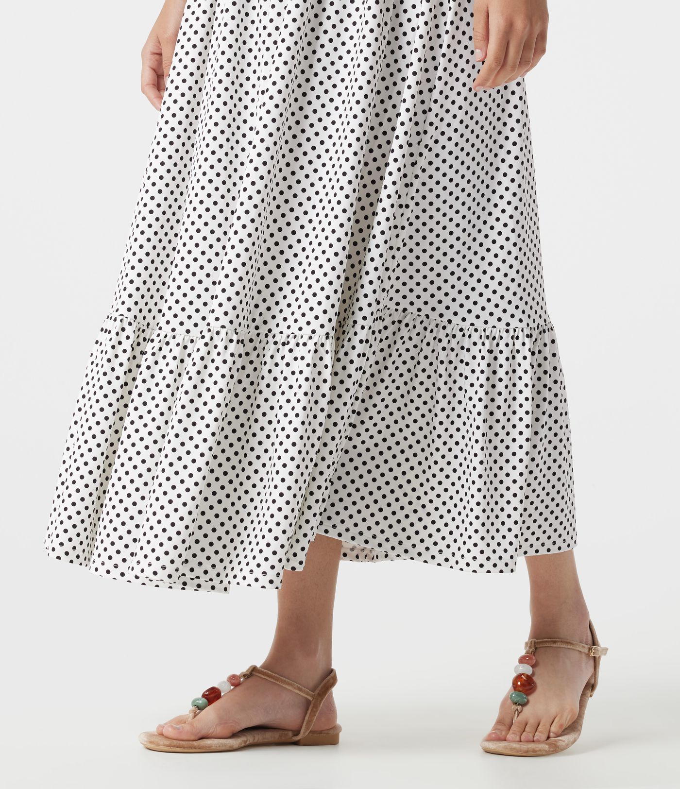 Robe nuisette midi fluide à pois avec lien à nouer à l’avant Robe nuisette midi fluide à pois avec lien à nouer à l’avant