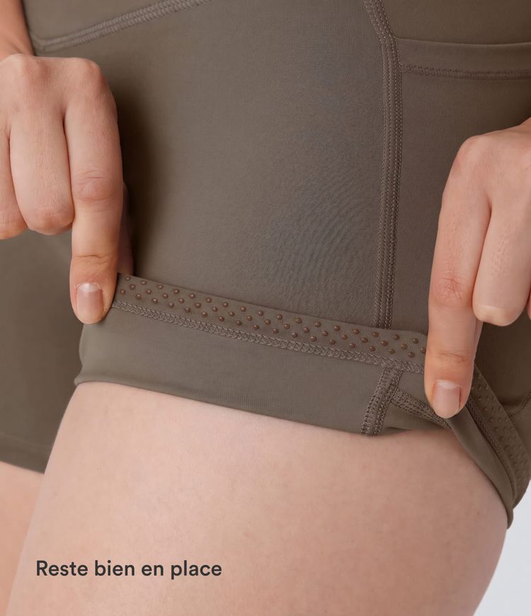 Short cycliste d'entraînement gainant taille haute UltraSculpt™ SoCinched à poches latérales 12,5 cm Short cycliste d'entraînement gainant taille haute UltraSculpt™ SoCinched à poches latérales 12,5 cm