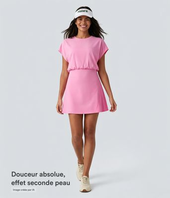 Robe de sport mini de yoga SoftlyZero™ Airy 2-en-1 effet frais InstantCool col rond à manches courtes, demi-zip et poches, accès facile Easy Peasy Robe de sport mini de yoga SoftlyZero™ Airy 2-en-1 effet frais InstantCool col rond à manches courtes, demi-zip et poches, accès facile Easy Peasy