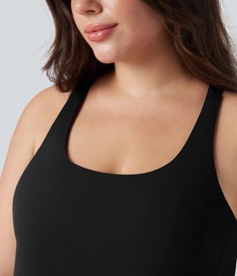 Top de running talla grande Halara UltraSculpt™ con escote redondo y bajo curvo Top de running talla grande Halara UltraSculpt™ con escote redondo y bajo curvo