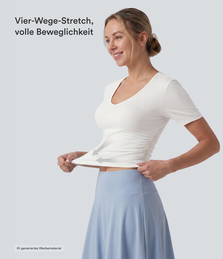 Lässiges, kurzes T-Shirt mit V-Ausschnitt und kurzen Ärmeln
